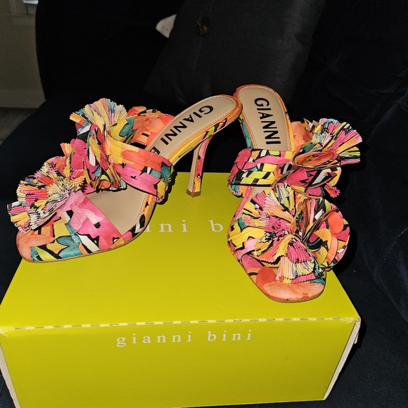 GIANNI BINI HARDAWAY SANDAL FLORAL size 9.5 - Picture 3 of 6